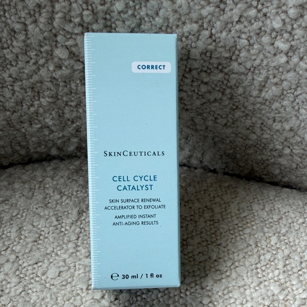 SkinCeuticals Cell Cycle Catalyst – Pale Blue Correcting Serum Box